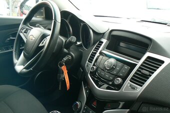 Chevrolet Cruze 1.6 - 2012 - 11