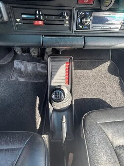 Porsche 911 Carrera (930 SC) - 11