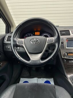 TOYOTA AVENSIS 2.2 D-4D 110 kW • 2011 • BOHATÁ VÝBAVA - 11