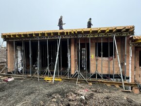 Pronájem kompletního stropního bednění 14kč/m2 za den - 11