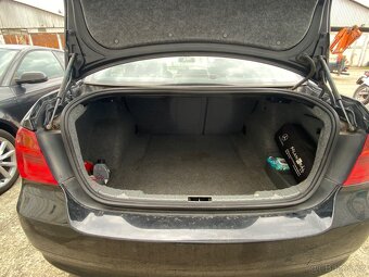 Prodám BMW e90 318i 95kw - 11
