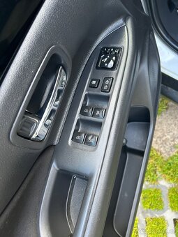 Mitsubishi Outlander III 2,0 4x4  r.v.2019 7míst - 11