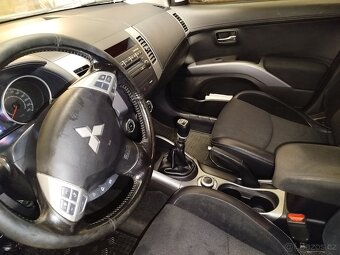 Mitsubishi Outlander 2.3 ,4x4 manuál 7 míst .r.v 2011 , - 11