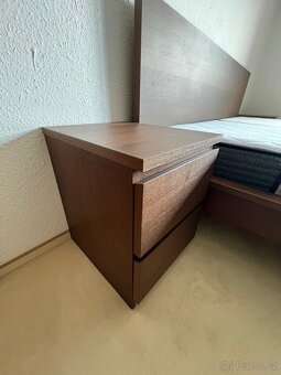 Postel IKEA MALM 180x200cm včetně dvou nočních stolků - 11