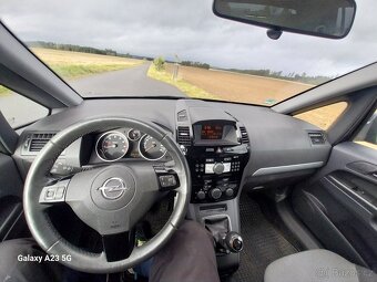 Opel Zafira B rok 2013 - 11