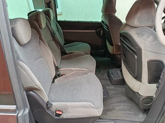 Peugeot 807 2.0 HDI 100 KW 7 Mist 5 sedaček slušní stav - 11