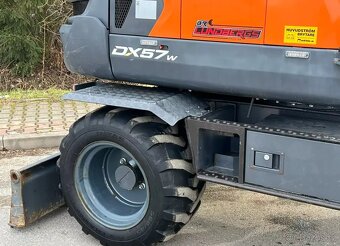 Kolový bagr Doosan DX57W ROTOTILT - 11