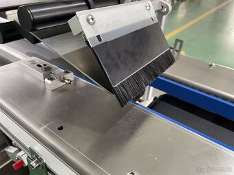 VK-TBL Automatický horní a dolní etiketovací stroj - 11