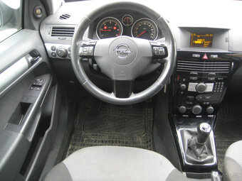 OPEL ASTRA 1.9 CDTi CARAVAN KLIMA TAŽNÉ NAVI - 11
