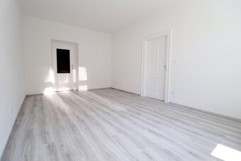 Rekonstruovaný byt 3+kk, 87 m2 s balkonem, Hradec Králové. - 11