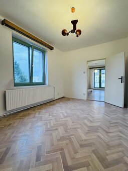 Prostorný byt 3+1 s balkonem, zahrádkou a osobitým stylem na - 11