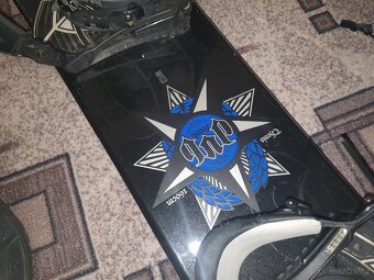 Snowboard s vázáním a botama - 11