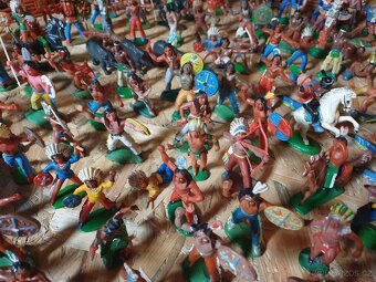 INDIÁNI A KOVBOJOVÉ Z NDR  320ks - 11