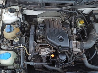 VOLKSWAGEN GOLF 1.9SDI 50KW r.v.2000 - 11