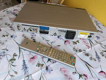 DVD rekordér+ cca 100 filmů DVD - 11