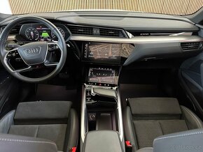 Audi e-tron Sportback S-line Quattro 55 300kW Panorama Tažné - 11