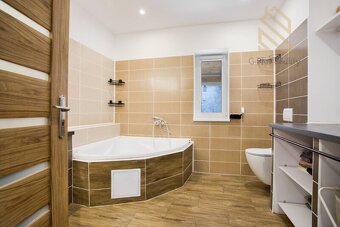 Prodej dvougeneračního domu 390m², pozemek 1356m², Louny - N - 11