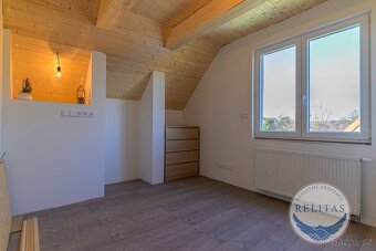 Prodej dvougeneračního rodinného domu 170 m², pozemky 864 m² - 11