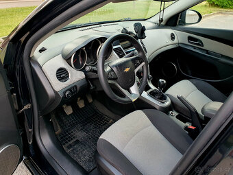 Chevrolet Cruze 1,6 91kw 2012 ČR serviska 151 900 km - 11