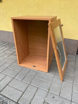 Kuchyňská deska, stůl, skříně a police - 11
