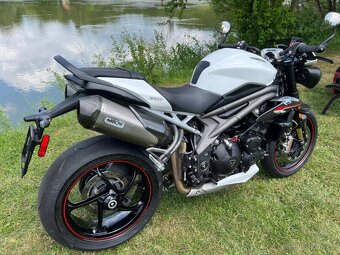 Triumph Speed Triple RS - 11