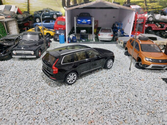model auta 1:18 Volvo XC 90 čierna farba ,Paudi - 11