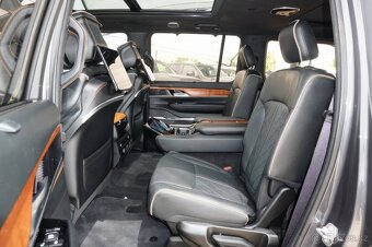 2024 Jeep Grand Wagoneer Series III 4WD 3.0 - 11