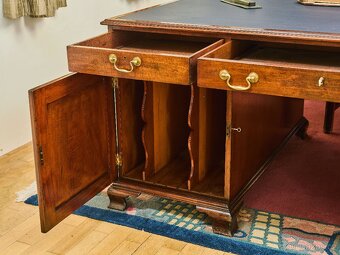 Velký anglický psací stůl. Oboustranný - 11