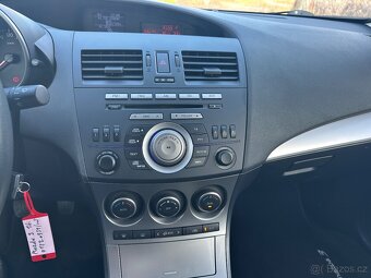 Mazda 3 1,6i 77kW r.v.2010, serviska, 1.majitel - 11