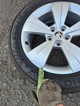 Škoda TRITON 6,5Jx17 ET41 5x112 Superb+letní 215/55R17 6mm - 11