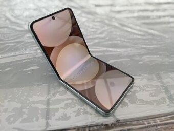 DEMO - Nový Samsung Z Flip 5 - SM - F731B - POZOR DEMO - 11