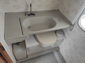 Obytný přívěs Fendt 410 A ,výborný stav - 11