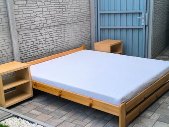 Prodám manželskou postel + Matrací + Noční stolky - 11