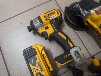 Aku kombo sada  deWALT dck422.....2x 5,0Ah - 11