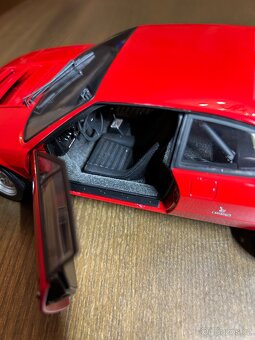 Lamborghini Urraco 1:18 Kyosho - 11