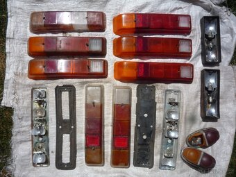 prodám stará světla na auta, zemědělské stoje. Různé druhy.. - 11