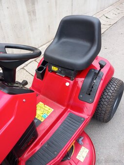 Prodám zahradní traktor Toro 16-38 HXL - 11