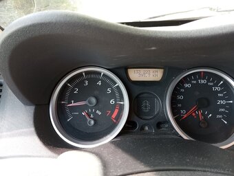 Renault Megane kombi 1.6i 82kW - 11
