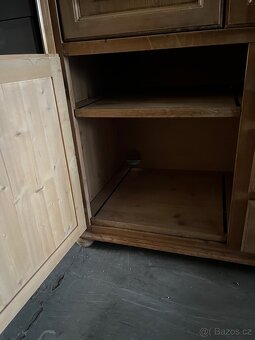 Dřevěná skříňka - 11