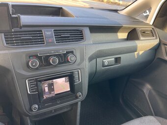 VW Caddy Maxi DSG REZERVACE - 11