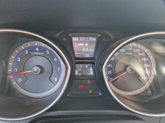 Hyundai i30 kombi 1.6 MPI 88 kw Trikolor Komfort, 1. majitel - 11