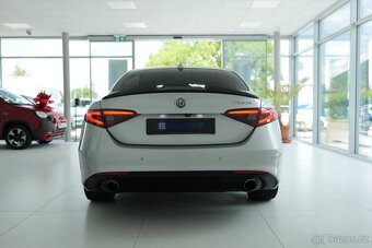 Alfa Romeo Giulia 2.0GME 147kW - 11