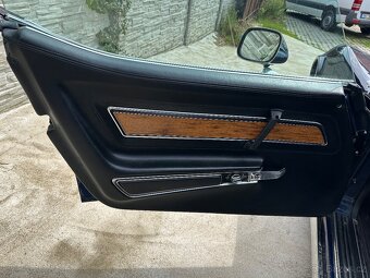Chevrolet Corvette C3 Stingray 1976 malé zadní okno - 11