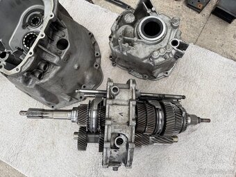 Prodám 5q manuální převodovku pro V8 - E39 540i - 11