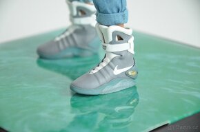 Hot Toys Back To The Future II Marty McFly MMS 379 - 11
