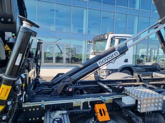 IVECO 180E28 RUKA HIAB 088 + NOSIČ KONTEJNERU 10T - 11