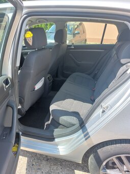 Volkswagen Golf 1.6   MPI - 11