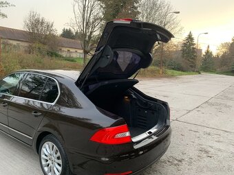 Škoda Superb 2,0 TDi CR DSG 4x4 Elegance - 11