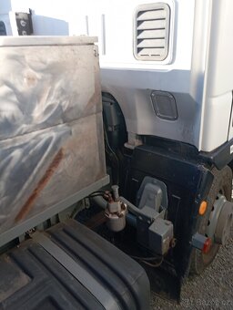 iveco nosič kontejnerů - 11