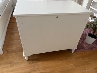 Prodám dvě komody IKEA Tyssedal - bílé - 11